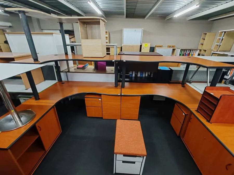 Cherry Workstation Cluster with Pedestals