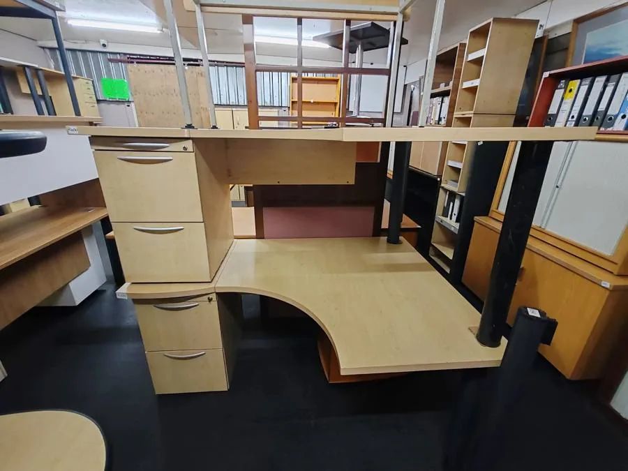 Maple Corner Workstation